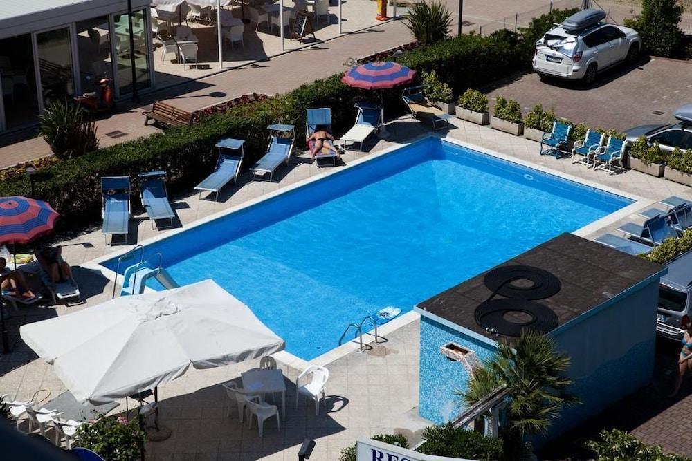 Hotel Paloma Beach Front Chiringuitos Time Rimini Kültér fotó