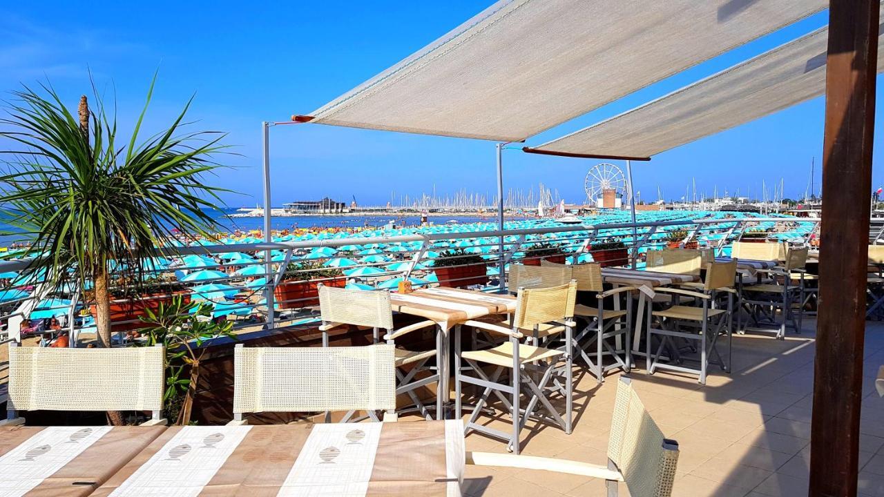 Hotel Paloma Beach Front Chiringuitos Time Rimini Kültér fotó