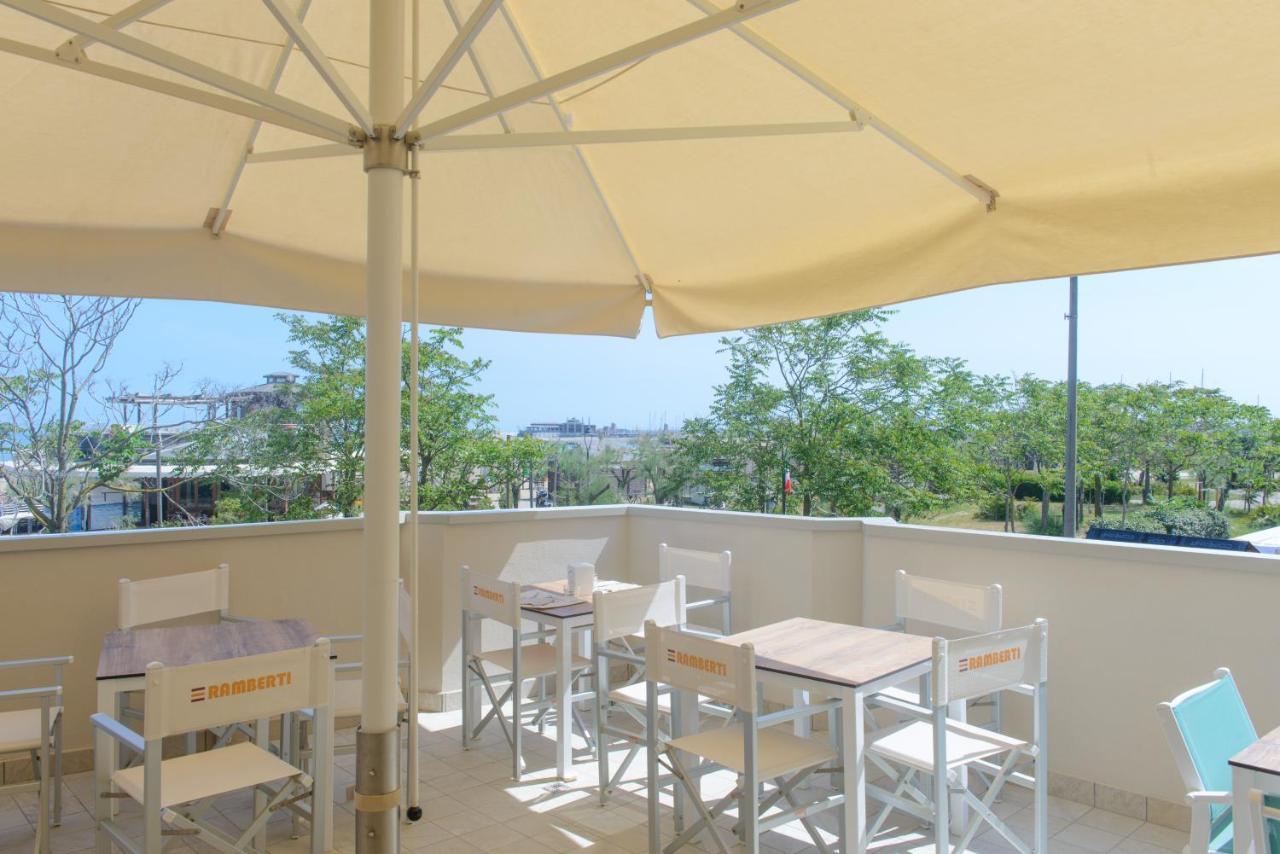 Hotel Paloma Beach Front Chiringuitos Time Rimini Kültér fotó