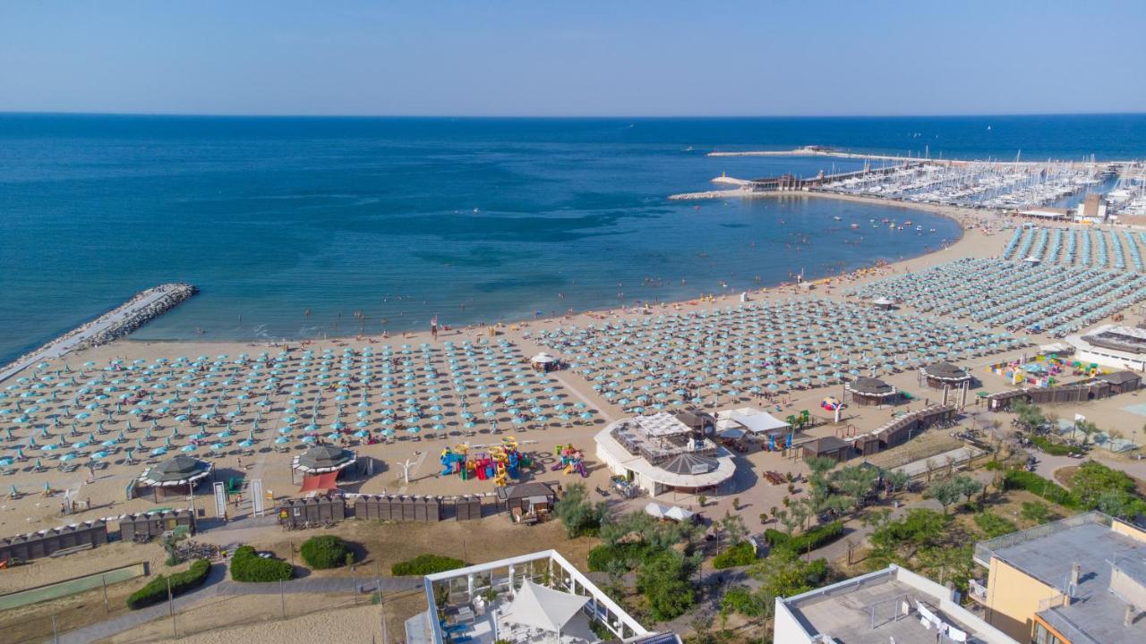 Hotel Paloma Beach Front Chiringuitos Time Rimini Kültér fotó