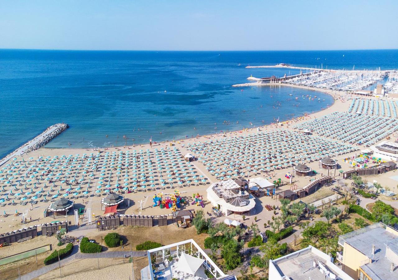 Hotel Paloma Beach Front Chiringuitos Time Rimini Kültér fotó