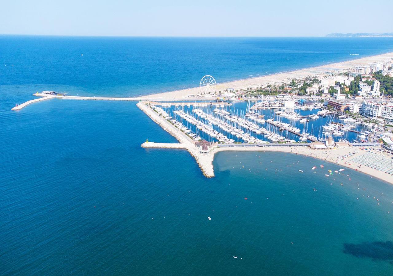 Hotel Paloma Beach Front Chiringuitos Time Rimini Kültér fotó