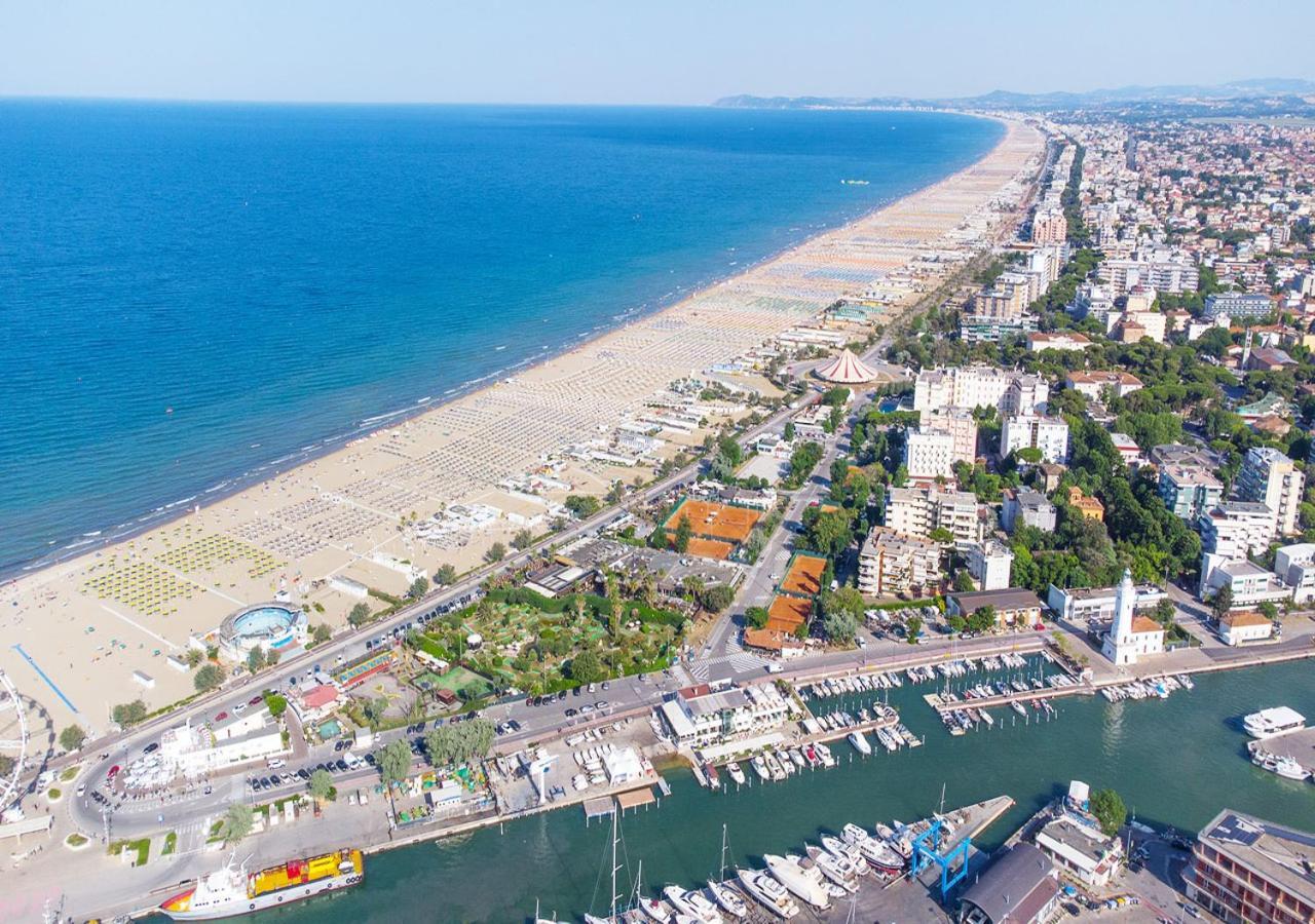 Hotel Paloma Beach Front Chiringuitos Time Rimini Kültér fotó