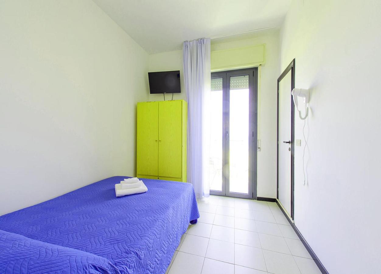 Hotel Paloma Beach Front Chiringuitos Time Rimini Kültér fotó